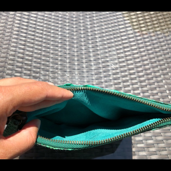 🐍 Emerald Green Python Clutch with Zippers - Picture 3 of 3